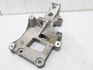 Gebruikte Dynamosteun boven Volkswagen Golf V (1K1) 2.0 GTI 16V Prijs € 16,00 Margeregeling aangeboden door GEJO Revisie & Onderdelen BV