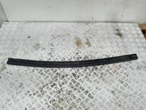 Gebruikte Motorkaprubber Audi S4 Avant (B8) S4 3.0 TFSI V6 24V Prijs € 4,00 Margeregeling aangeboden door GEJO Revisie & Onderdelen BV