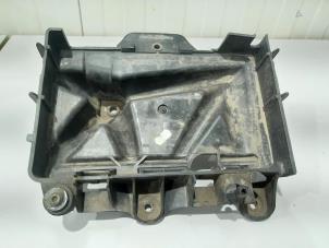 Gebruikte Accubak Volkswagen Polo V (6R) 1.2 TDI 12V BlueMotion Prijs € 13,00 Margeregeling aangeboden door GEJO Revisie & Onderdelen BV