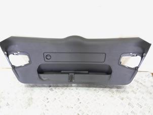 Gebruikte Bekleding Achterklep Audi A3 Sportback (8VA/8VF) 1.6 TDI 16V Prijs € 19,00 Margeregeling aangeboden door GEJO Revisie & Onderdelen BV