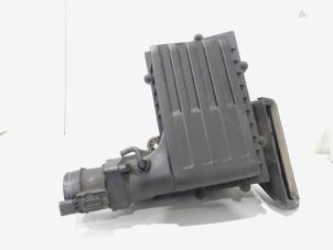 Gebruikte Luchtfilterhuis Audi A3 Sportback (8VA/8VF) 1.6 TDI 16V Prijs € 30,00 Margeregeling aangeboden door GEJO Revisie & Onderdelen BV