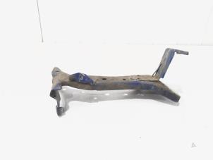 Gebruikte Steun (diversen) Audi A3 Sportback (8VA/8VF) 1.6 TDI 16V Prijs € 15,00 Margeregeling aangeboden door GEJO Revisie & Onderdelen BV