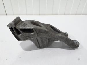 Gebruikte Versnellingsbak Steun Audi A6 (C7) 2.0 TDI 16V Prijs € 35,00 Margeregeling aangeboden door GEJO Revisie & Onderdelen BV