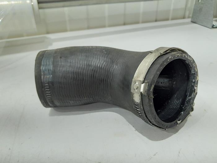 Gebruikte Intercooler Slang Volkswagen Golf VI (5K1) 1.6 TDI 16V Prijs € 14,00 Margeregeling aangeboden door GEJO Revisie & Onderdelen BV