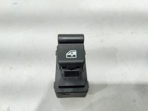 Gebruikte Raam schakelaar elektrisch Fiat 500X (334) 1.0 FireFly Turbo 120 12V Prijs € 14,00 Margeregeling aangeboden door GEJO Revisie & Onderdelen BV