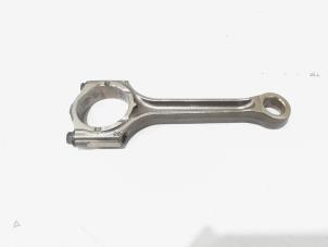 Gebruikte Drijfstang Fiat 500X (334) 1.0 FireFly Turbo 120 12V Prijs € 50,00 Margeregeling aangeboden door GEJO Revisie & Onderdelen BV