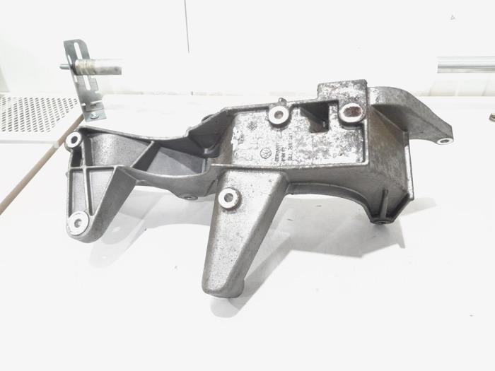 Gebruikte Dynamosteun boven Audi Q7 (4LB) 3.6 FSI V6 24V Prijs € 28,00 Margeregeling aangeboden door GEJO Revisie & Onderdelen BV