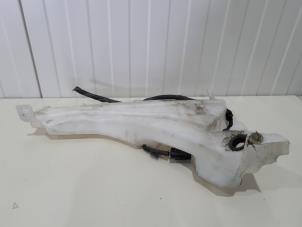 Gebruikte Ruitensproeiertank voor Volvo V50 (MW) 1.6 D2 16V Prijs € 24,99 Margeregeling aangeboden door GEJO Revisie & Onderdelen BV