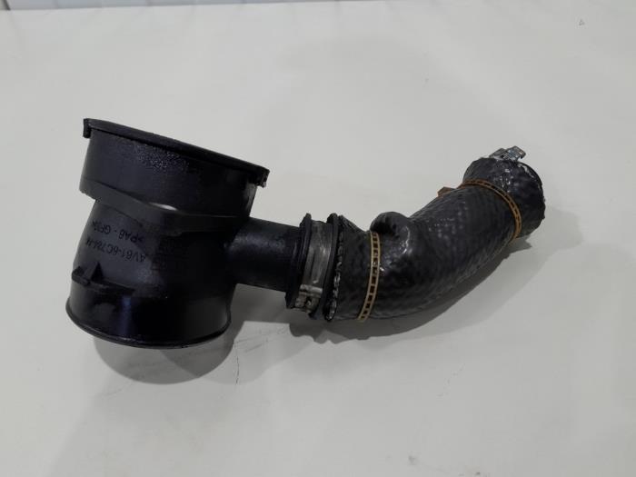 Gebruikte Intercooler Buis Volvo V50 (MW) 1.6 D2 16V Prijs € 15,00 Margeregeling aangeboden door GEJO Revisie & Onderdelen BV
