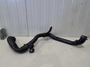 Gebruikte Intercooler Buis Volvo V50 (MW) 1.6 D2 16V Prijs € 44,00 Margeregeling aangeboden door GEJO Revisie & Onderdelen BV