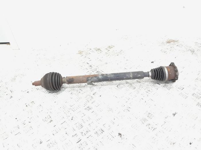 Gebruikte Aandrijfas rechts-voor Volkswagen Polo IV (9N1/2/3) 1.4 TDI 80 Prijs € 18,00 Margeregeling aangeboden door GEJO Revisie & Onderdelen BV