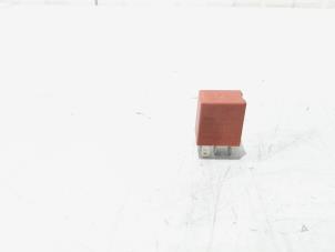 Gebruikte Relais Renault Espace (JK) 2.0 16V Turbo Prijs € 4,00 Margeregeling aangeboden door GEJO Revisie & Onderdelen BV