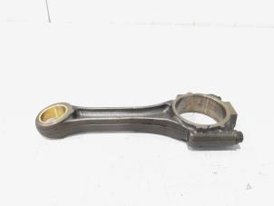 Gebruikte Drijfstang Audi A3 Sportback (8VA/8VF) 1.6 TDI 16V Prijs € 36,00 Margeregeling aangeboden door GEJO Revisie & Onderdelen BV