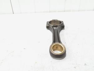 Gebruikte Drijfstang Audi A3 Sportback (8VA/8VF) 1.6 TDI 16V Prijs € 36,00 Margeregeling aangeboden door GEJO Revisie & Onderdelen BV