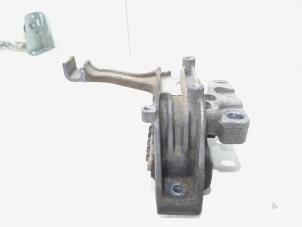 Gebruikte Motorsteun Volkswagen Passat Variant (3G5) 1.6 TDI 16V Prijs € 9,00 Margeregeling aangeboden door GEJO Revisie & Onderdelen BV