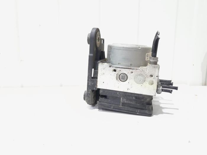 Gebruikte ABS Pomp Volkswagen Passat Variant (3G5) 1.6 TDI 16V Prijs € 124,00 Margeregeling aangeboden door GEJO Revisie & Onderdelen BV