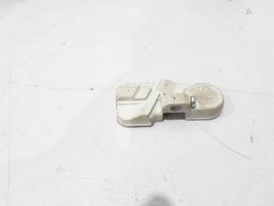 Gebruikte Bandenspanningsensor Volkswagen Passat Variant (3G5) 1.6 TDI 16V Prijs € 25,00 Margeregeling aangeboden door GEJO Revisie & Onderdelen BV