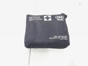Gebruikte EHBO kit Audi A4 Avant (B9) 2.0 TDI Ultra 16V Prijs € 15,00 Margeregeling aangeboden door GEJO Revisie & Onderdelen BV