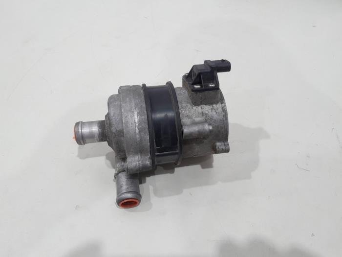 Gebruikte Waterpomp Audi A4 Avant (B9) 2.0 TDI Ultra 16V Prijs € 135,00 Margeregeling aangeboden door GEJO Revisie & Onderdelen BV