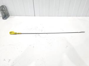 Gebruikte Peilstok Olie Volkswagen T-Cross 1.0 TSI 115 12V Prijs € 29,00 Margeregeling aangeboden door GEJO Revisie & Onderdelen BV