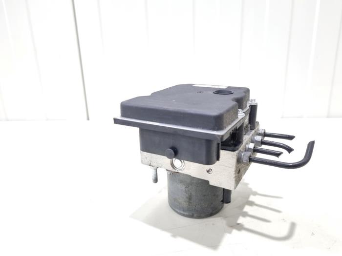 ABS Pomp van een Peugeot RCZ (4J) 1.6 16V THP 2010