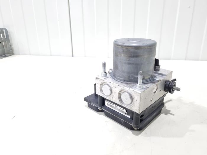 ABS Pomp van een Peugeot RCZ (4J) 1.6 16V THP 2010