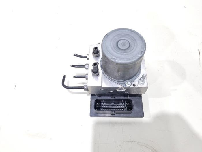 ABS Pomp van een Peugeot RCZ (4J) 1.6 16V THP 2010