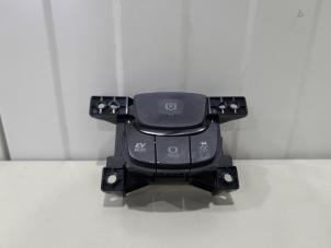 Gebruikte Schakelaar handrem Toyota C-HR (X1,X5) 1.8 16V Hybrid Prijs € 23,49 Margeregeling aangeboden door GEJO Revisie & Onderdelen BV