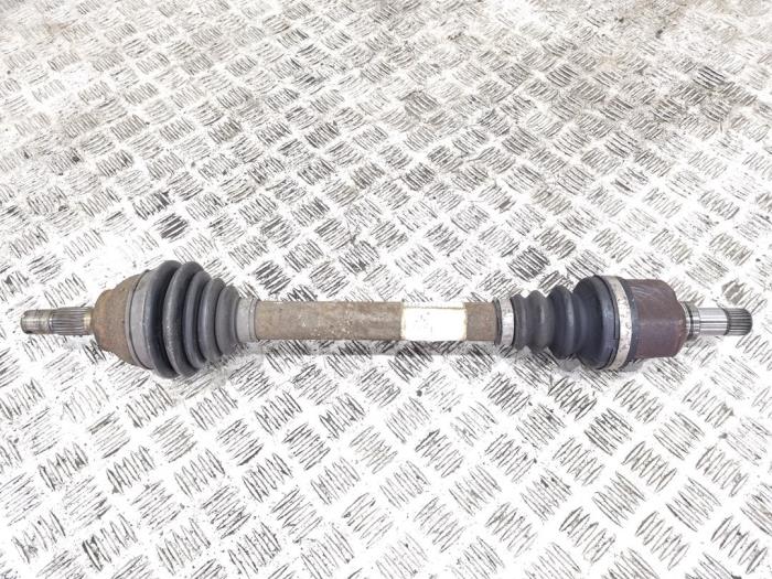 Gebruikte Aandrijfas links-voor Peugeot RCZ (4J) 1.6 16V THP Prijs € 80,00 Margeregeling aangeboden door GEJO Revisie & Onderdelen BV