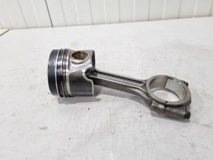 Gebruikte Drijfstang Audi A4 Avant (B9) 2.0 TDI Ultra 16V Prijs € 34,00 Margeregeling aangeboden door GEJO Revisie & Onderdelen BV