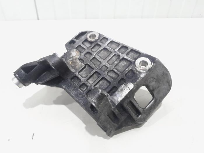 Gebruikte Dynamosteun boven Audi A6 Avant (C7) 3.0 TDI V6 24V biturbo Quattro Prijs € 16,00 Margeregeling aangeboden door GEJO Revisie & Onderdelen BV