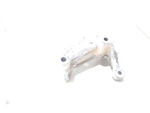 Gebruikte Motorrubber Volvo V90 II (PW) 2.0 B4 16V Mild Hybrid Prijs € 30,00 Margeregeling aangeboden door GEJO Revisie & Onderdelen BV