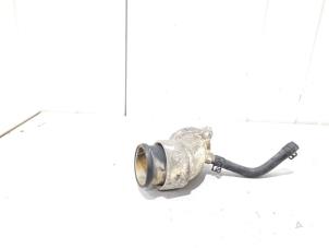 Gebruikte Turbo Pijp Volvo V90 II (PW) 2.0 B4 16V Mild Hybrid Prijs € 85,00 Margeregeling aangeboden door GEJO Revisie & Onderdelen BV