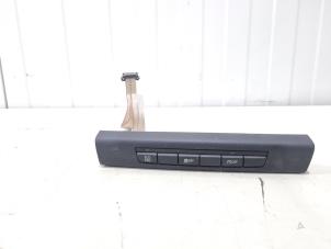 Gebruikte Schakelaar BMW X1 (E84) sDrive 18d 2.0 16V Prijs € 19,00 Margeregeling aangeboden door GEJO Revisie & Onderdelen BV