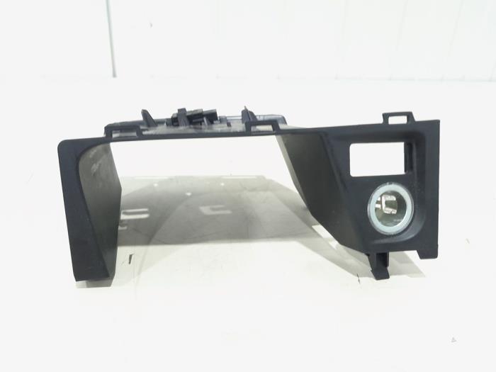 Gebruikte 12 Volt aansluiting BMW X1 (E84) sDrive 18d 2.0 16V Prijs € 12,95 Margeregeling aangeboden door GEJO Revisie & Onderdelen BV
