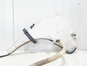 Gebruikte Ruitensproeiertank voor BMW X1 (E84) sDrive 18d 2.0 16V Prijs € 18,95 Margeregeling aangeboden door GEJO Revisie & Onderdelen BV