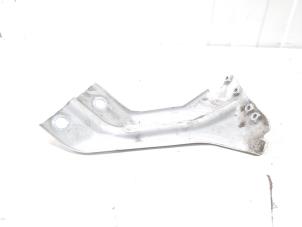 Gebruikte Steun (diversen) Audi A1 Sportback (8XA/8XF) 1.6 TDI 16V Prijs € 7,00 Margeregeling aangeboden door GEJO Revisie & Onderdelen BV