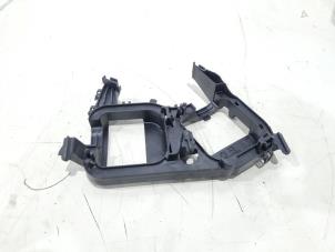 Gebruikte Steun (diversen) Audi A1 Sportback (8XA/8XF) 1.6 TDI 16V Prijs € 3,00 Margeregeling aangeboden door GEJO Revisie & Onderdelen BV