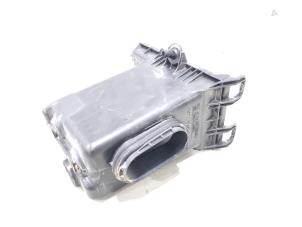 Gebruikte Luchtfilterhuis Toyota C-HR (X1,X5) 1.8 16V Hybrid Prijs € 90,00 Margeregeling aangeboden door GEJO Revisie & Onderdelen BV