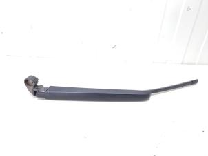 Gebruikte Ruitenwisserarm achter Audi A4 Avant (B9) 2.0 TDI Ultra 16V Prijs € 19,00 Margeregeling aangeboden door GEJO Revisie & Onderdelen BV