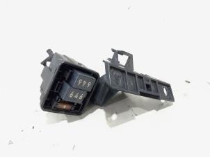 Gebruikte Relais Houder Audi A4 Avant (B9) 2.0 TDI Ultra 16V Prijs € 5,00 Margeregeling aangeboden door GEJO Revisie & Onderdelen BV