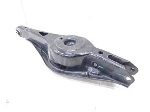 Gebruikte Draagarm onder links-achter Lynk &amp; Co 01 1.5 PHEV Prijs € 99,00 Margeregeling aangeboden door GEJO Revisie & Onderdelen BV