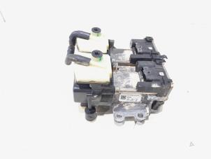 Gebruikte Oliepomp Lynk &amp; Co 01 1.5 PHEV Prijs € 160,00 Margeregeling aangeboden door GEJO Revisie & Onderdelen BV