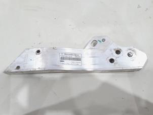 Gebruikte Frontbalk Mercedes GLC (X253) 2.0 C-220d 16V 4-Matic Prijs € 29,00 Margeregeling aangeboden door GEJO Revisie & Onderdelen BV