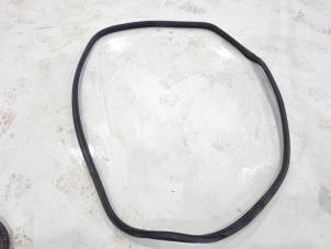 Gebruikte Deurrubber 4Deurs rechts-achter Mercedes GLC (X253) 2.0 C-220d 16V 4-Matic Prijs € 25,00 Margeregeling aangeboden door GEJO Revisie & Onderdelen BV