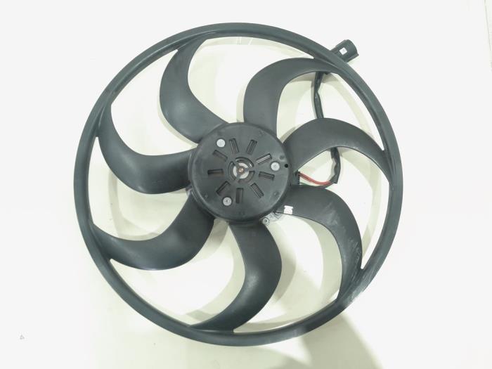 Gebruikte Koelvin module Lynk &amp; Co 01 1.5 Prijs € 149,99 Margeregeling aangeboden door GEJO Revisie & Onderdelen BV