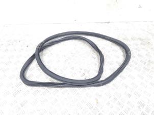 Gebruikte Portierrubber 4Deurs links-voor Lynk &amp; Co 01 1.5 Prijs € 45,00 Margeregeling aangeboden door GEJO Revisie & Onderdelen BV