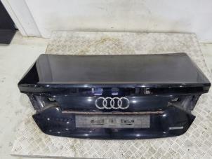 Gebruikte Achterklep Audi A8 (D4) 3.0 V6 24V TFSI Quattro Prijs € 325,00 Margeregeling aangeboden door GEJO Revisie & Onderdelen BV