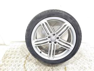 Gebruikte Velg + Band Audi A8 (D4) 3.0 V6 24V TFSI Quattro Prijs € 175,00 Margeregeling aangeboden door GEJO Revisie & Onderdelen BV