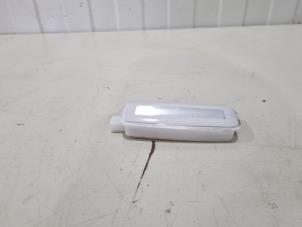 Gebruikte Binnenverlichting voor Audi A8 (D4) 3.0 V6 24V TFSI Quattro Prijs € 7,95 Margeregeling aangeboden door GEJO Revisie & Onderdelen BV